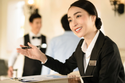 フリー素材_ホテル スタッフ